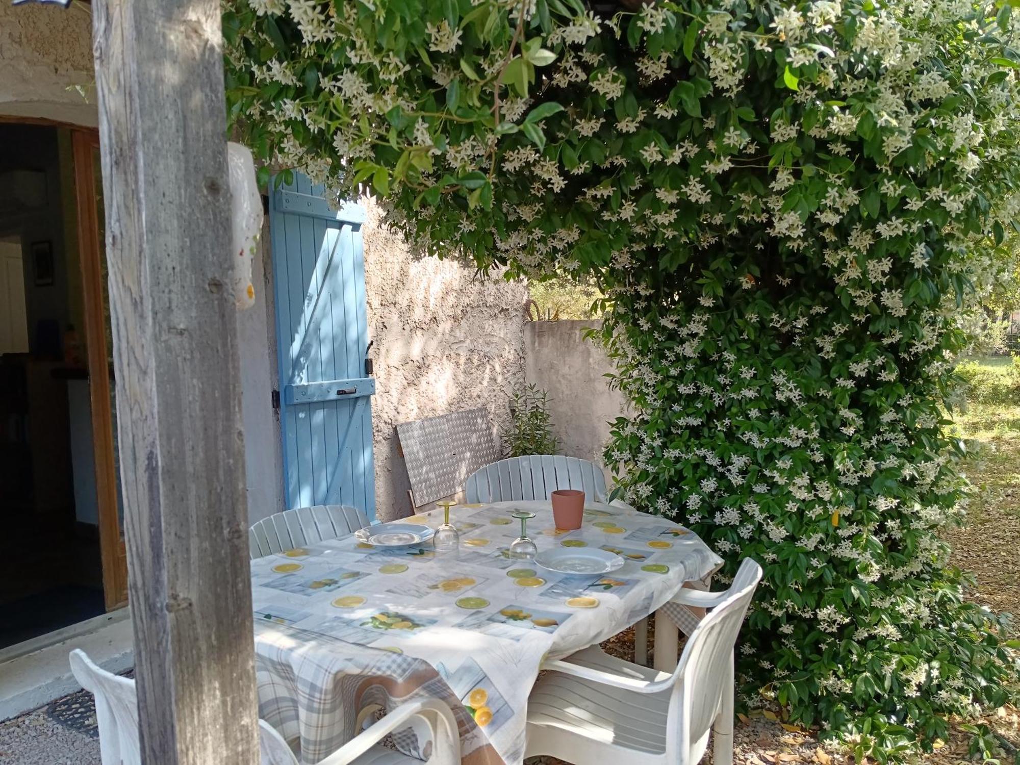 Ferienwohnung Chez Betty Le Luc Exterior foto